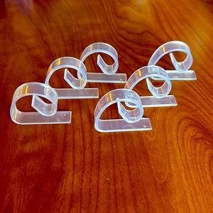 Tablecloth clips